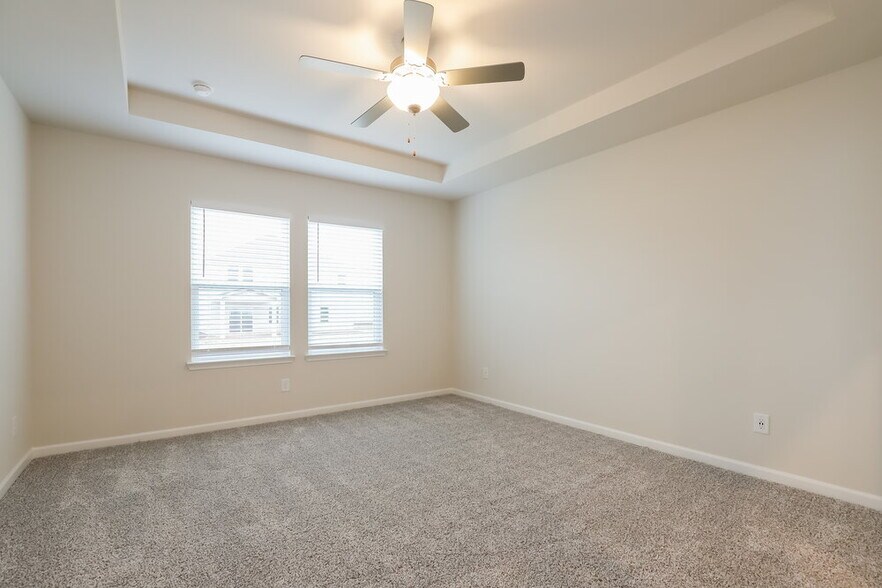 Building Photo - 5825 Hackberry Ln
