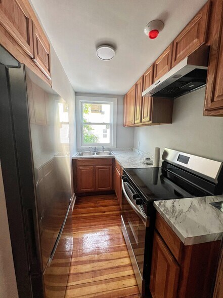 Building Photo - 237 Cowden St
