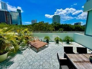 Building Photo - 1600 SW 1st Ave