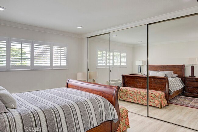 Building Photo - 5500 Paseo Del Lago W