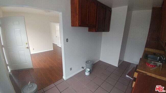 Building Photo - 4106 Rosewood Ave