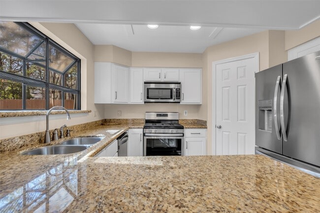 Building Photo - 6 Meadow Cove Dr