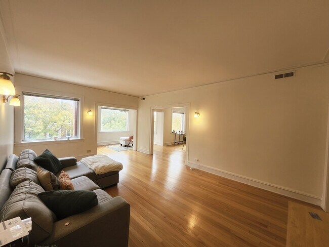 Building Photo - 6724 S Paxton Ave