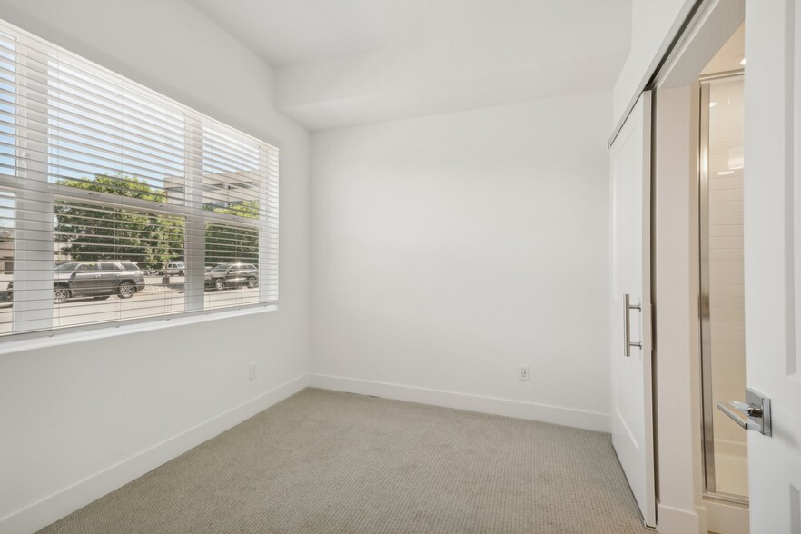 Building Photo - 3600 S Inca St