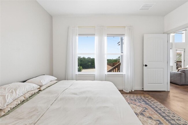 Building Photo - 10412 Parkwood Dr