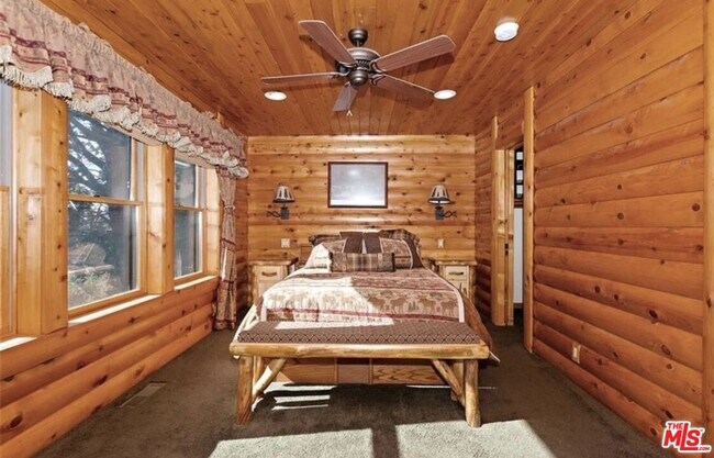 Building Photo - 1165 Green Mountain Dr