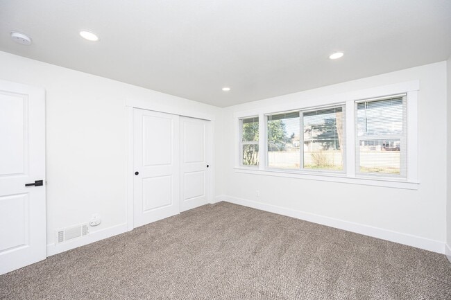 Building Photo - Lakewood Rambler 3 bedroom + Bonus