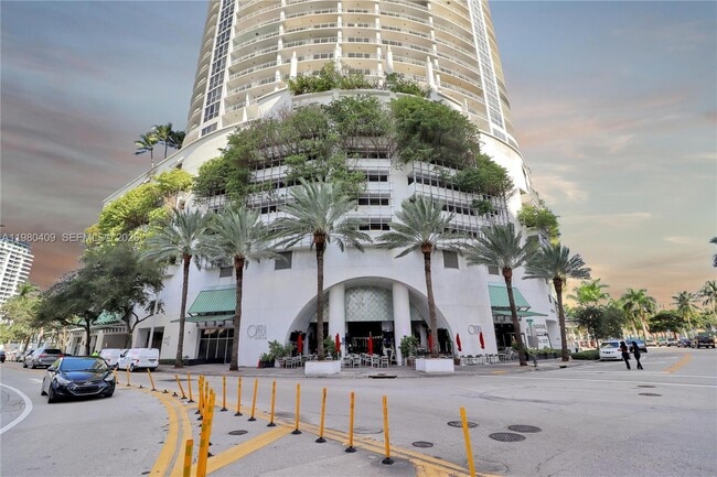 Building Photo - 1750 N Bayshore Dr