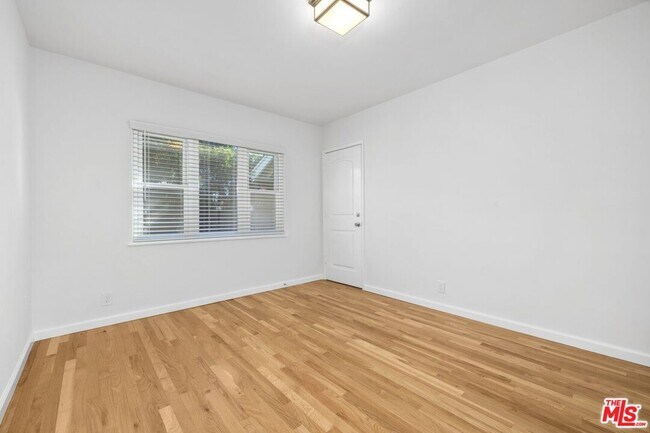 Building Photo - 9344 Valjean Ave