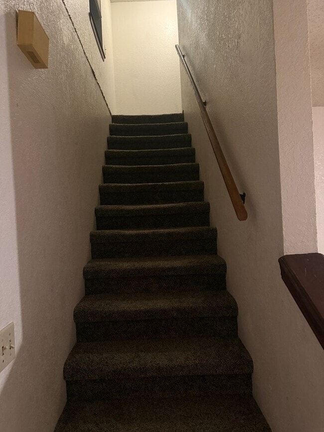 Building Photo - 1166 N Eagle Ln