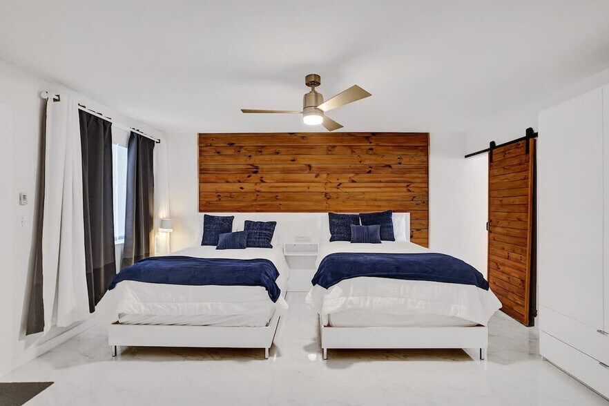 Building Photo - 3215 NE 7th St