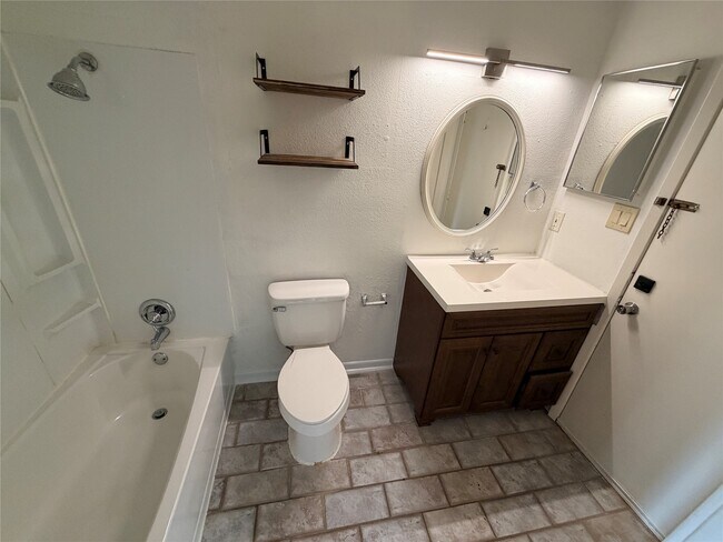 Building Photo - 10855 Meadowglen Ln