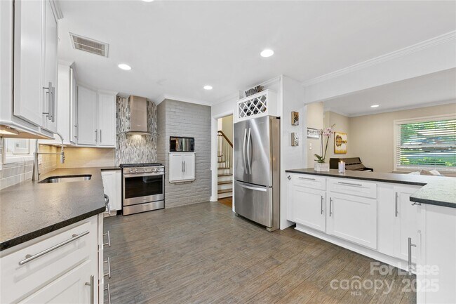 Building Photo - 3329 Winnipeg Cir