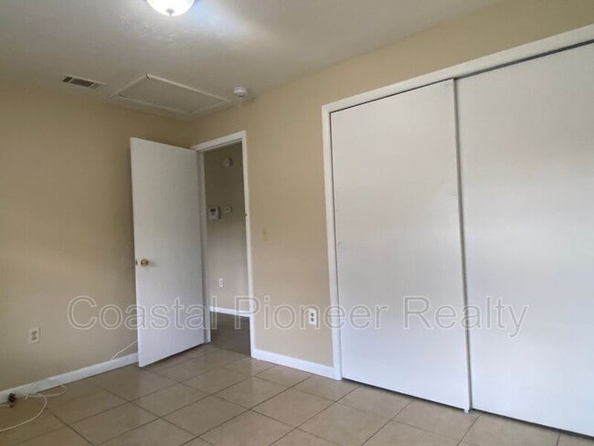 Building Photo - 1503 E 97th Ave