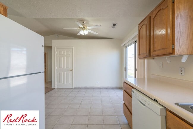 Building Photo - 2620 E 700 N