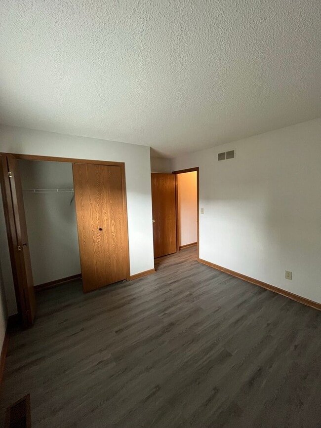 Building Photo - Charming 3-Bedroom Ranch Home with Fenced ...