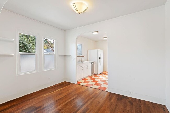 Building Photo - 306 W Ortega St