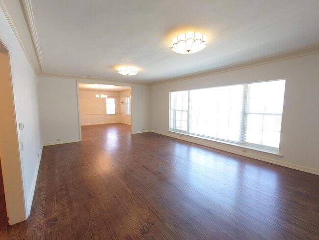 Building Photo - 3222 E Hampshire St