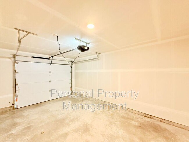 Building Photo - 5711 NE 74th Ct