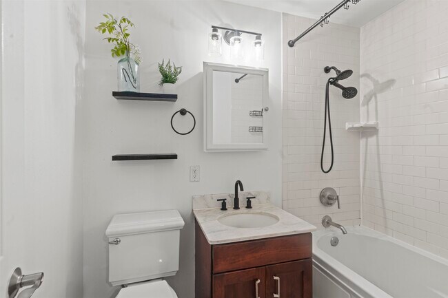 Building Photo - 187 Wayne St