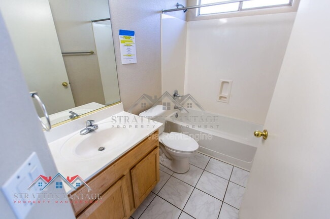 Building Photo - 12913 W Palm Ln