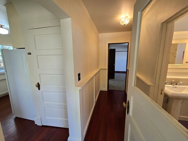 Building Photo - Garland District Home!