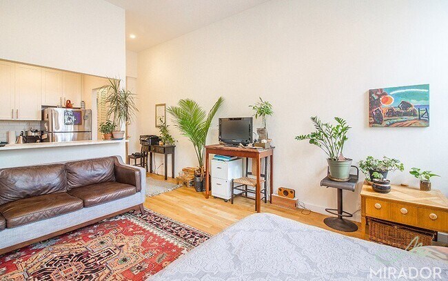 Building Photo - Low Fee! Alcove Studio for Rent in Lenox Hill