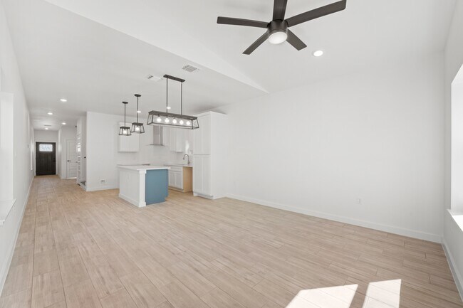 Building Photo - 212 Cooper St