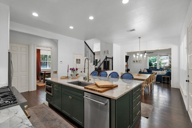 Building Photo - "Discover Your Dream Home: Spacious 4-Bedr...