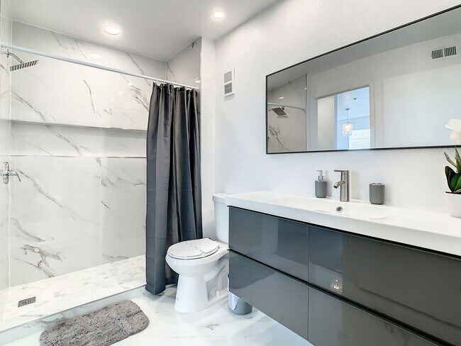 Building Photo - Westpointe Boulevard, Orlando, FL 32835 - 1 BR 1 BA condo