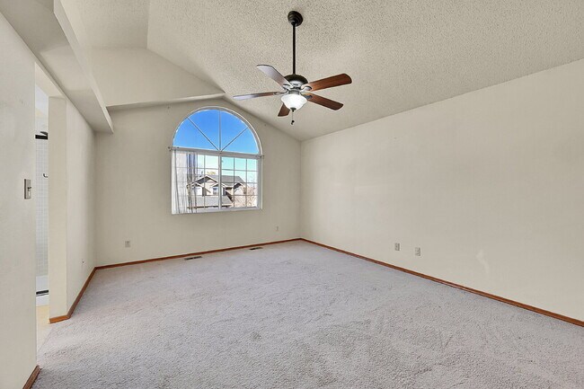 Building Photo - $2,395.00 - 4 Bedrooms, 3.5 Bathrooms, Sin...