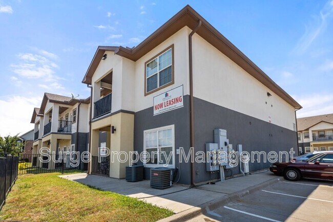 Building Photo - 13609 Pinnacle Cir W