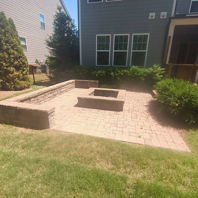 Building Photo - Beautiful 5 bed 4.5 bath in Holly Springs!