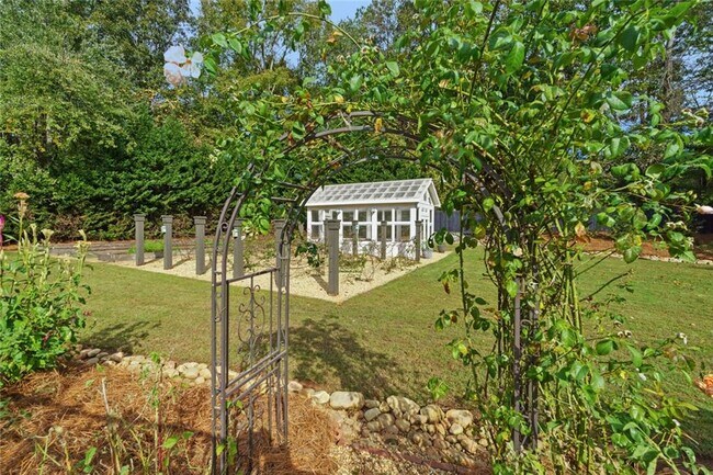 Building Photo - 390 Hembree Rd