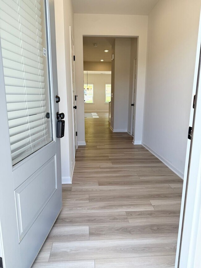 Building Photo - New Corner Unit Townhome in Cartersville