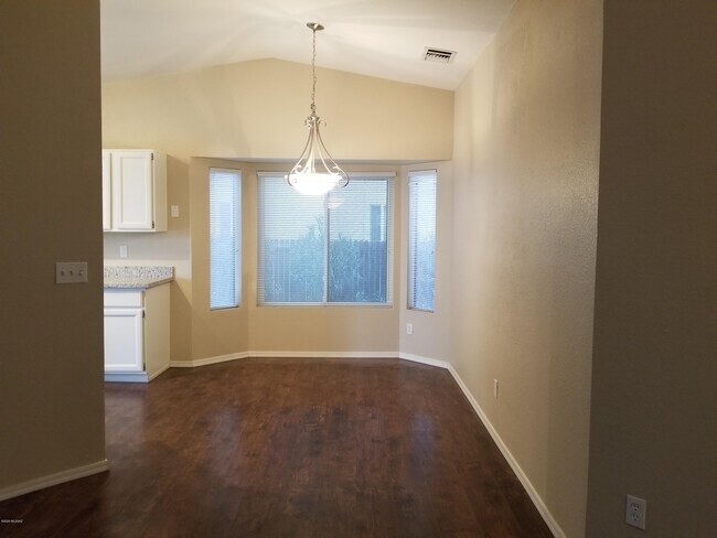Building Photo - 2617 W Lazybrook Dr