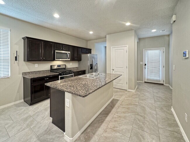 Building Photo - Stunning Cleveland Heights 3 Bedroom Home!