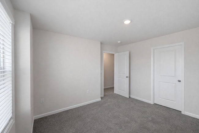 Building Photo - **6 Month Lease**New Construction -Hendersonville Townhome