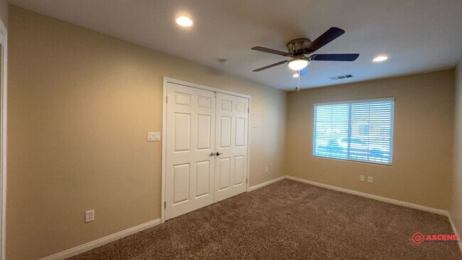 Building Photo - Splendid 5 Bedroom Off Westside Parkway!