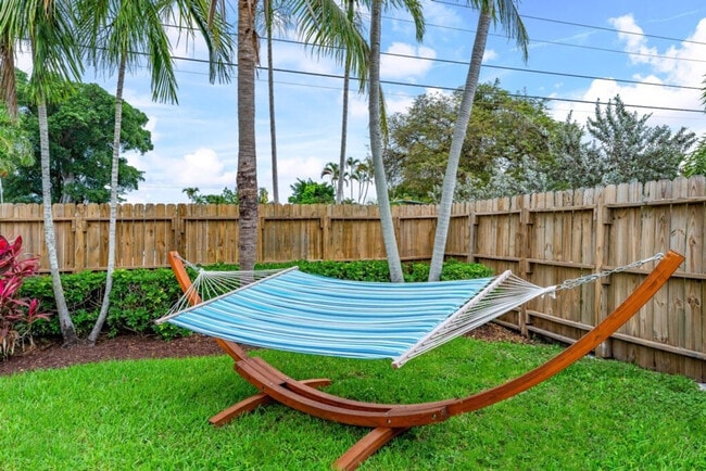 Building Photo - 830 SW 14th Ct