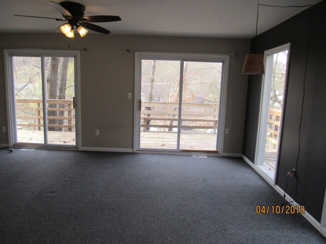 Building Photo - 2 bedroom lakefront house in Lake Ozark