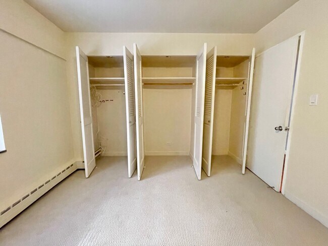 Building Photo - 4950 N Marine Dr