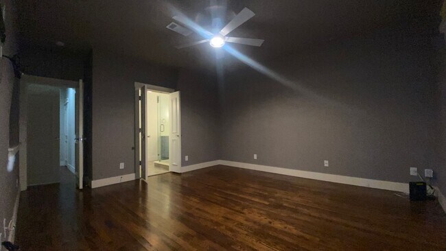 Building Photo - Craftsman-Style Home in Historic Fairmount!