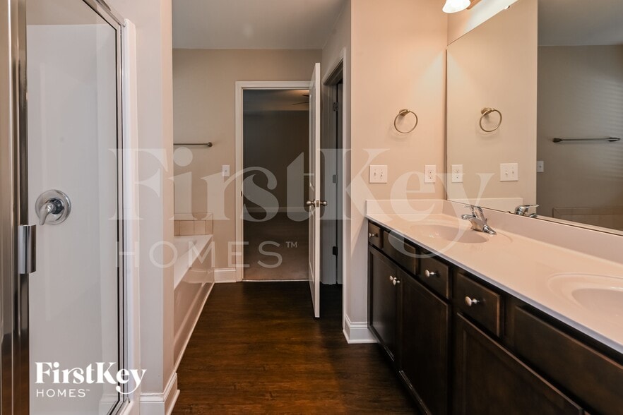 Building Photo - 9147 Marion Oaks Dr