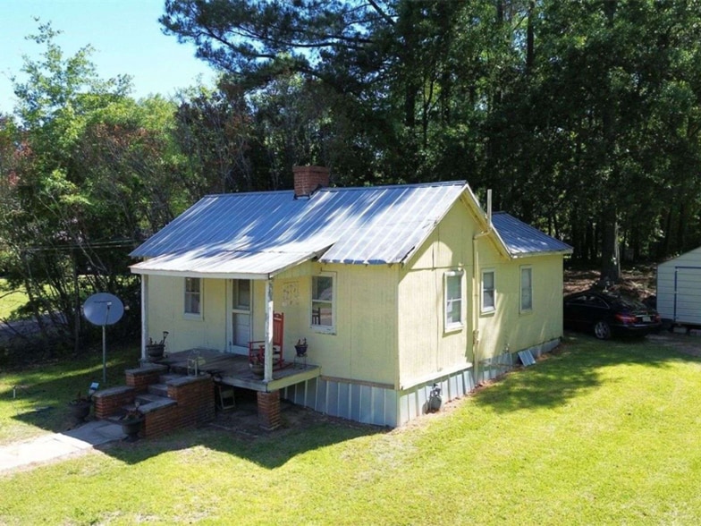 Building Photo - 149 Aikens St