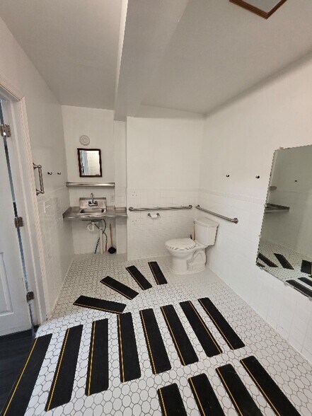 Building Photo - 38 S State St