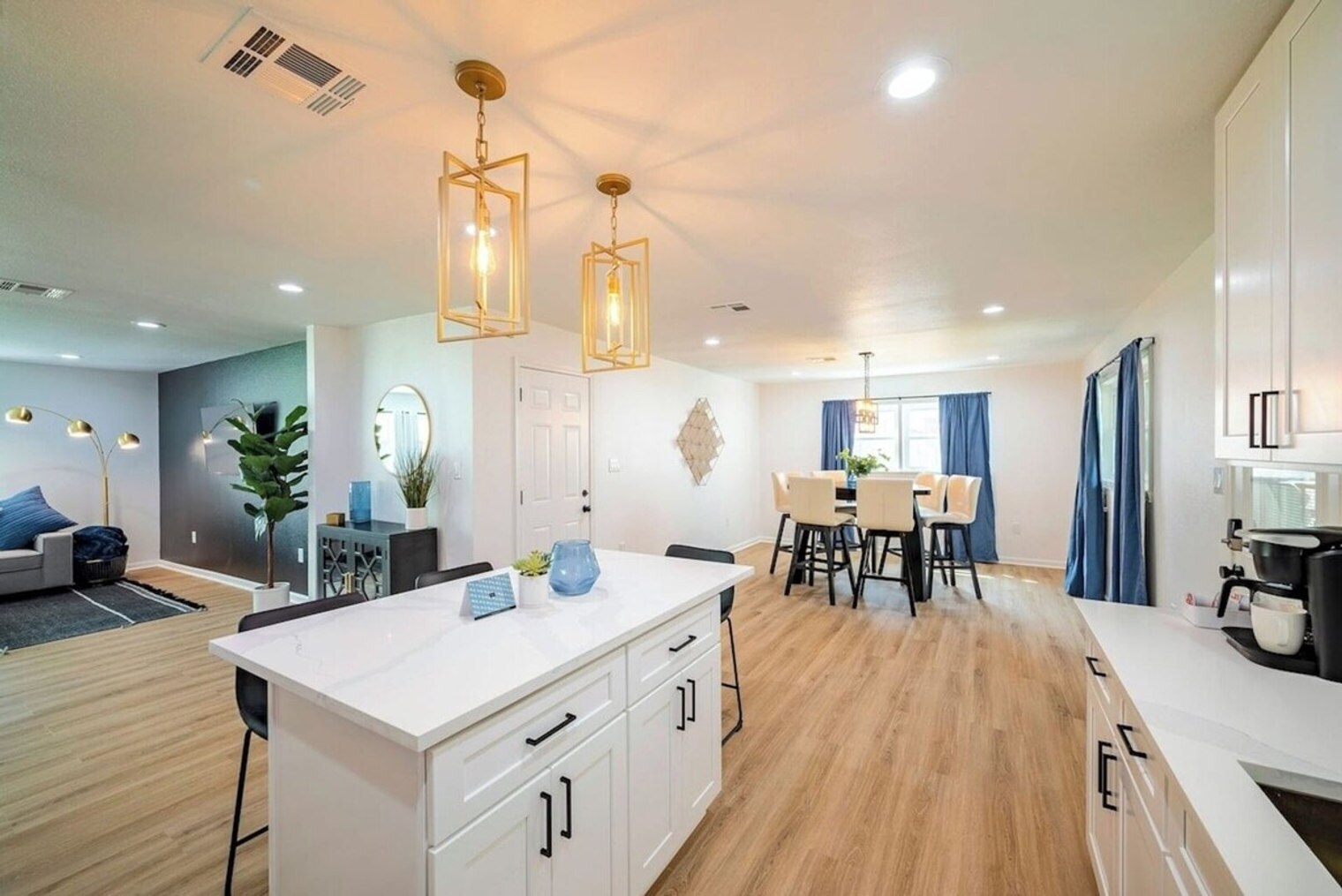 Building Photo - 10058 Timberoak Dr