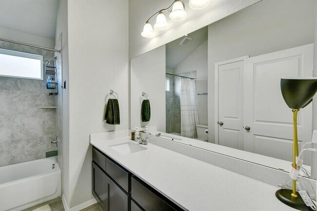 Building Photo - 121 Crescent St