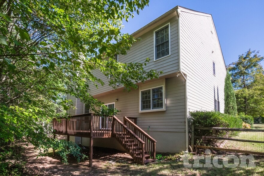 Building Photo - 1013 Chatsworth Ln