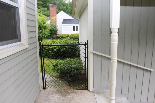 Building Photo - 331 Shore Dr